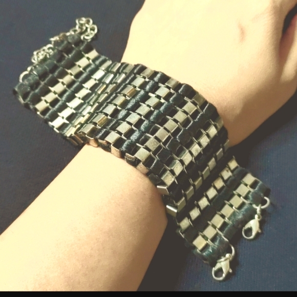 Black and silver alloy bracelet - Picture 4 of 4